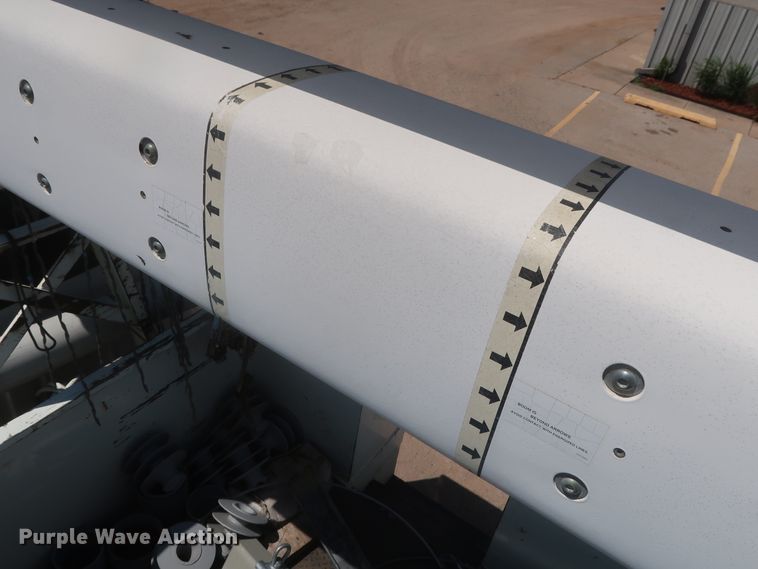 image for item HS9558 2000 International 4900  bucket truck