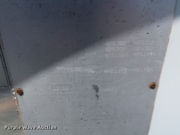 image for item HS9558 2000 International 4900  bucket truck