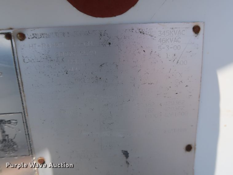 image for item HS9558 2000 International 4900  bucket truck