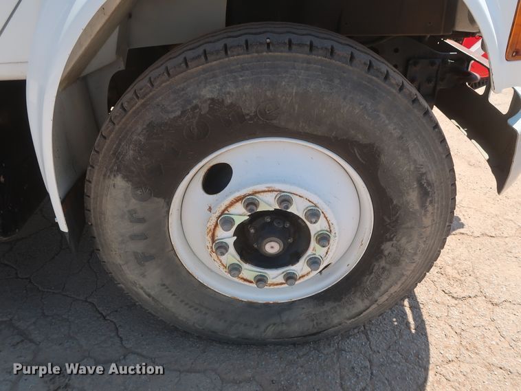 image for item HS9558 2000 International 4900  bucket truck