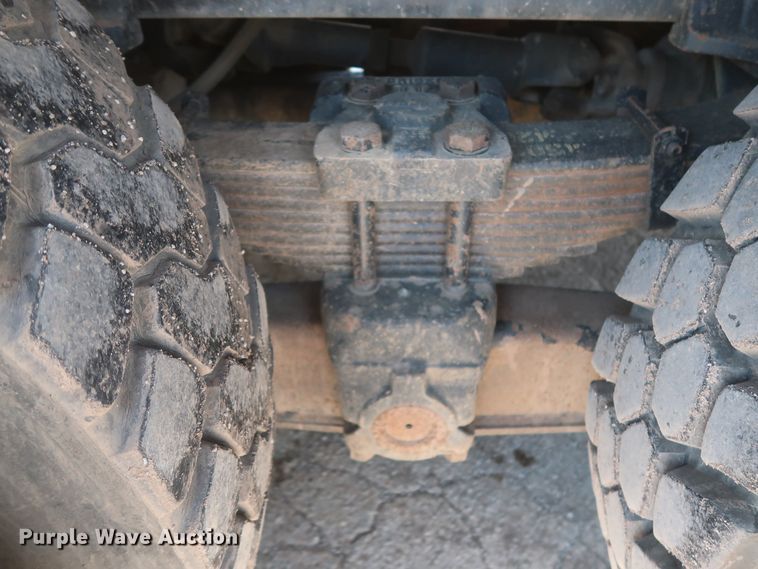 image for item HS9558 2000 International 4900  bucket truck