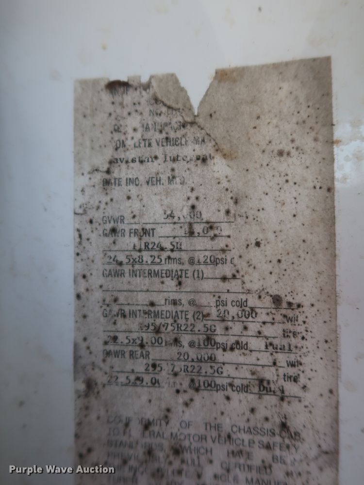 image for item HS9558 2000 International 4900  bucket truck