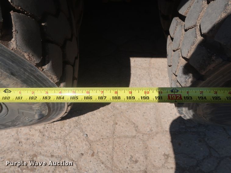 image for item HS9558 2000 International 4900  bucket truck