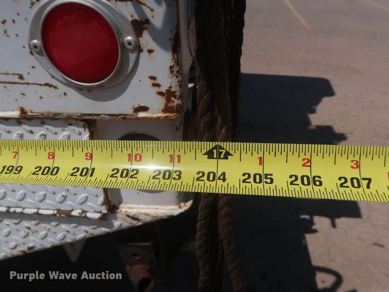 image for item HS9558 2000 International 4900  bucket truck