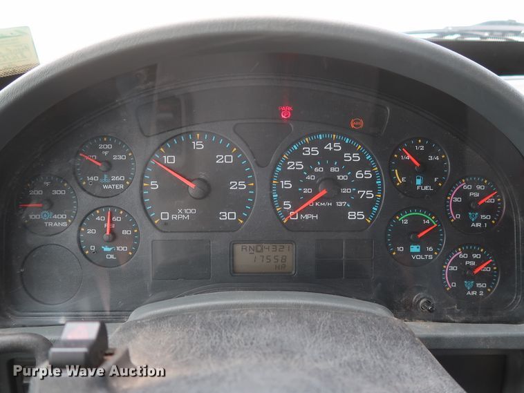 image for item HS9559 2003 International 7400  digger derrick truck