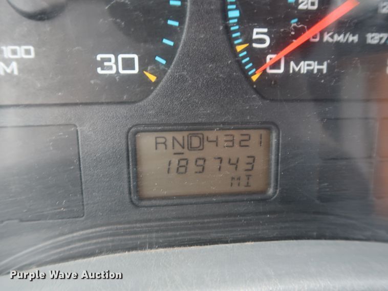 image for item HS9559 2003 International 7400  digger derrick truck