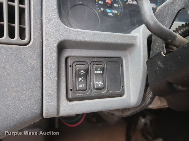 image for item HS9559 2003 International 7400  digger derrick truck