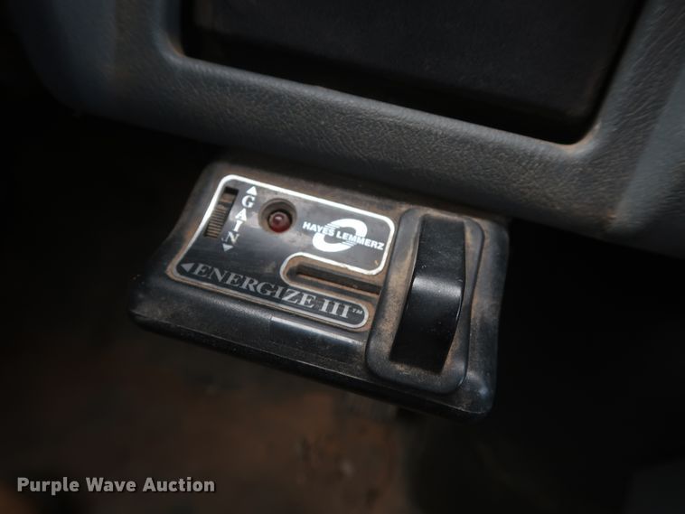 image for item HS9559 2003 International 7400  digger derrick truck