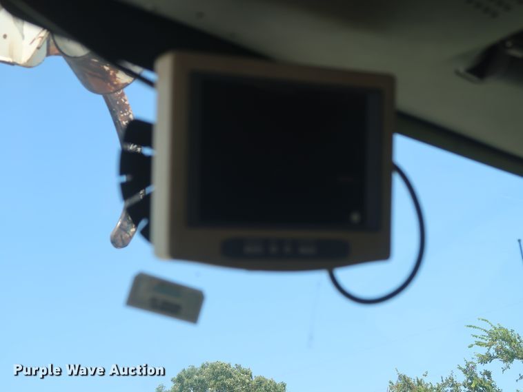 image for item HS9559 2003 International 7400  digger derrick truck