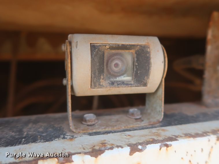 image for item HS9559 2003 International 7400  digger derrick truck