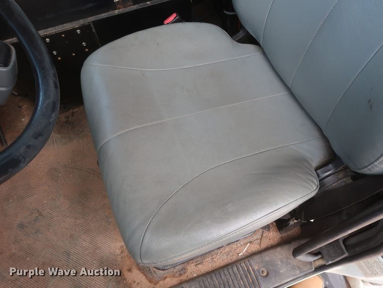 image for item HS9559 2003 International 7400  digger derrick truck