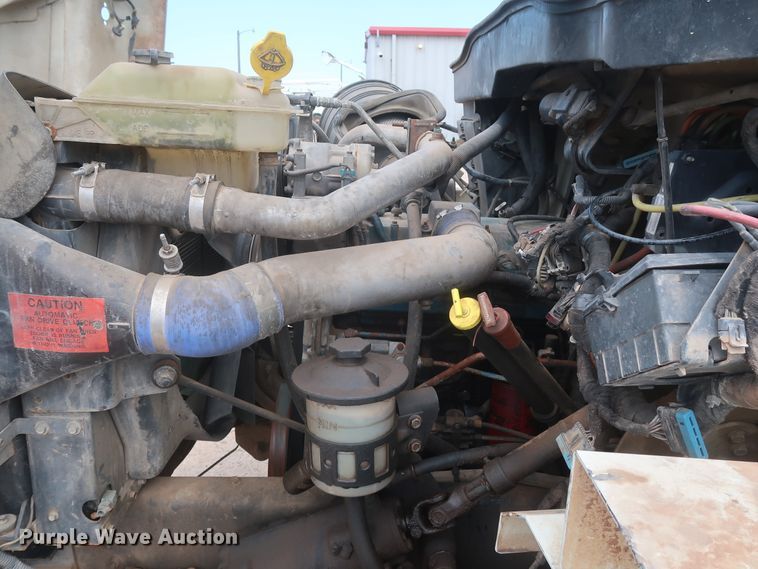 image for item HS9559 2003 International 7400  digger derrick truck