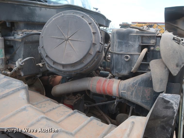 image for item HS9559 2003 International 7400  digger derrick truck