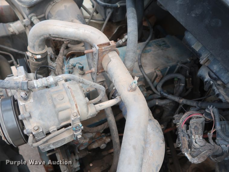 image for item HS9559 2003 International 7400  digger derrick truck