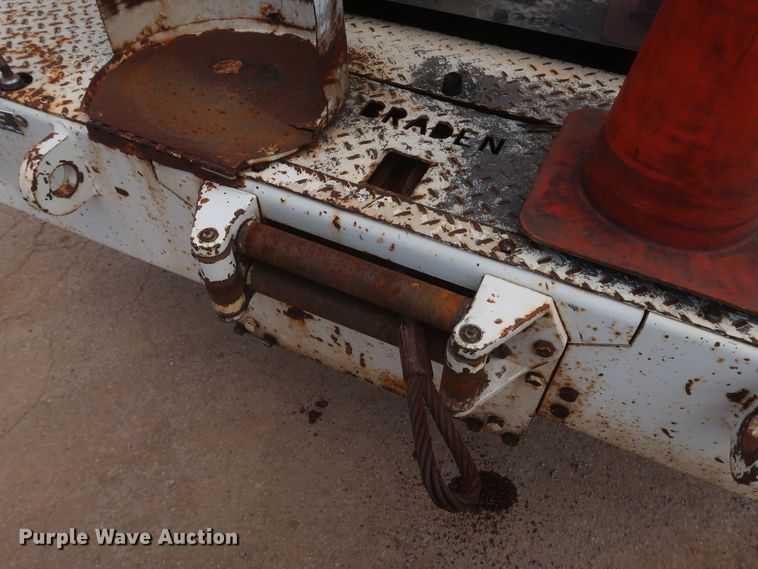 image for item HS9559 2003 International 7400  digger derrick truck