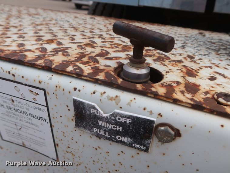 image for item HS9559 2003 International 7400  digger derrick truck