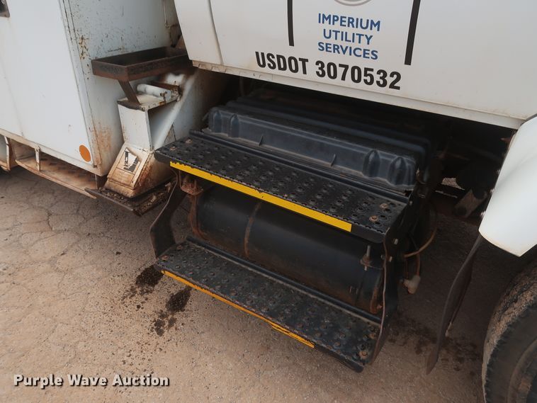 image for item HS9559 2003 International 7400  digger derrick truck