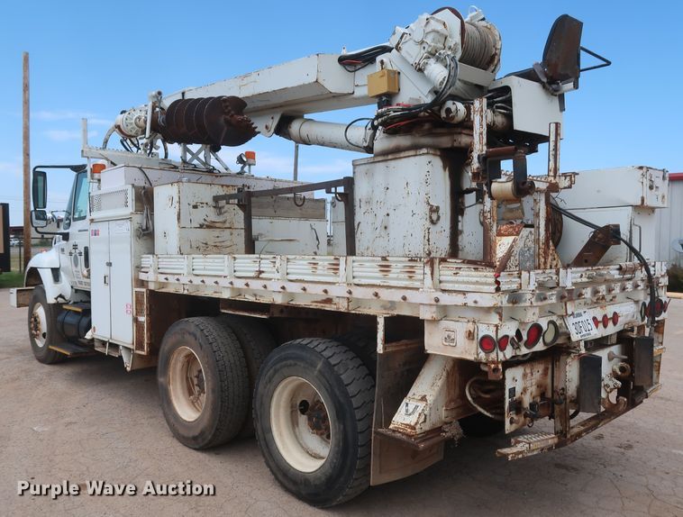 image for item HS9559 2003 International 7400  digger derrick truck