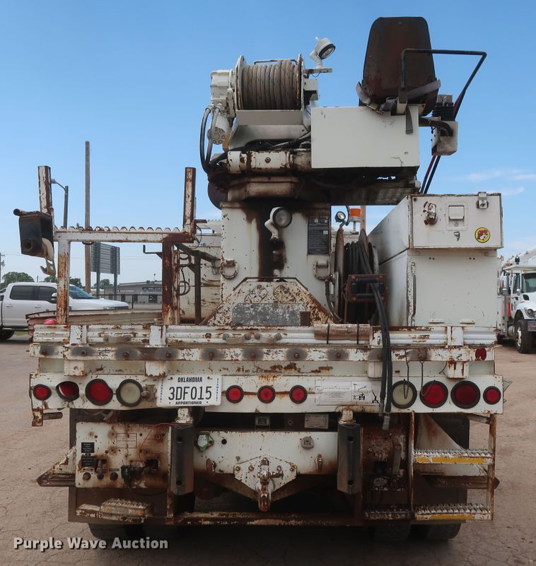 image for item HS9559 2003 International 7400  digger derrick truck