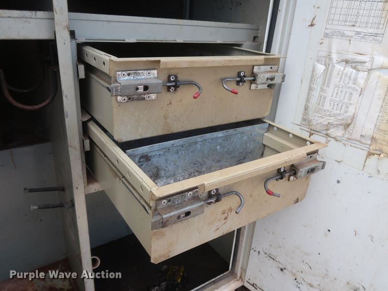 image for item HS9559 2003 International 7400  digger derrick truck