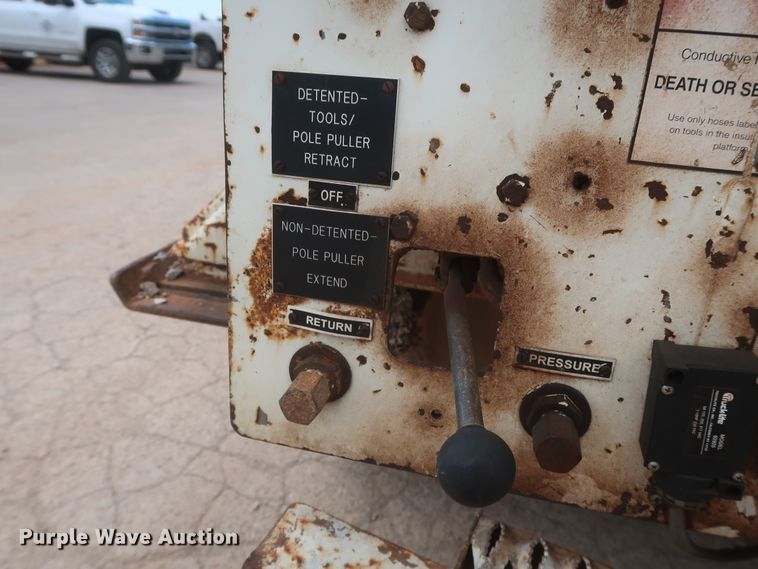 image for item HS9559 2003 International 7400  digger derrick truck