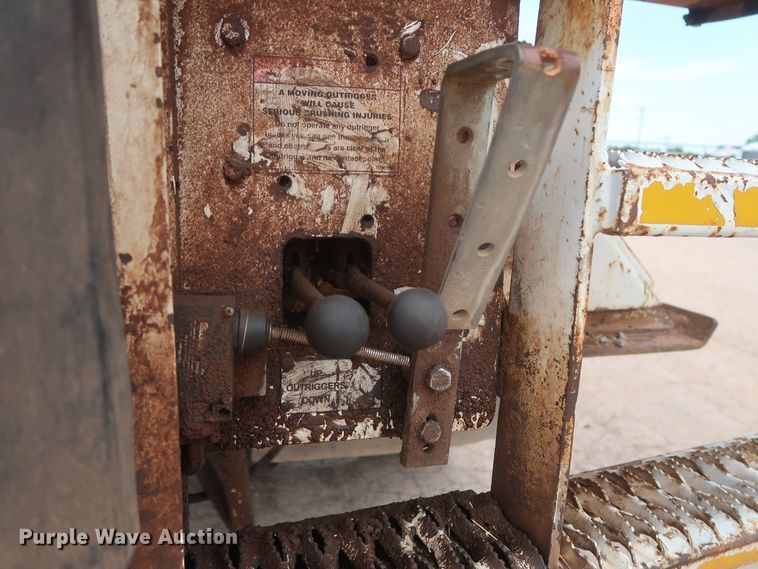 image for item HS9559 2003 International 7400  digger derrick truck