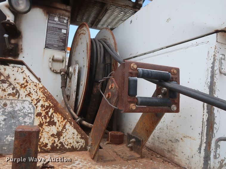 image for item HS9559 2003 International 7400  digger derrick truck