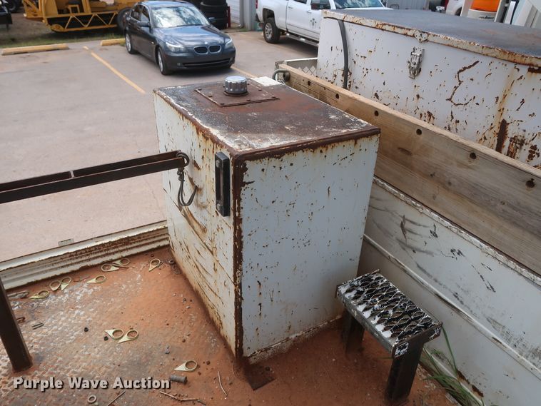 image for item HS9559 2003 International 7400  digger derrick truck