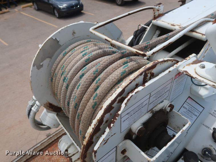 image for item HS9559 2003 International 7400  digger derrick truck