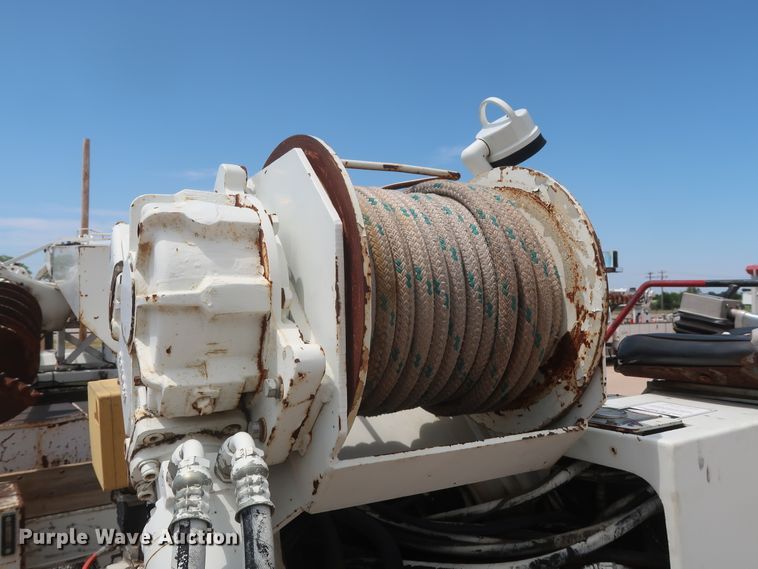 image for item HS9559 2003 International 7400  digger derrick truck