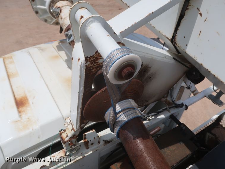 image for item HS9559 2003 International 7400  digger derrick truck