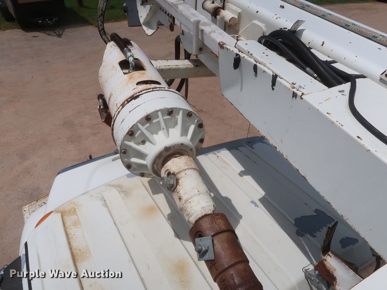 image for item HS9559 2003 International 7400  digger derrick truck