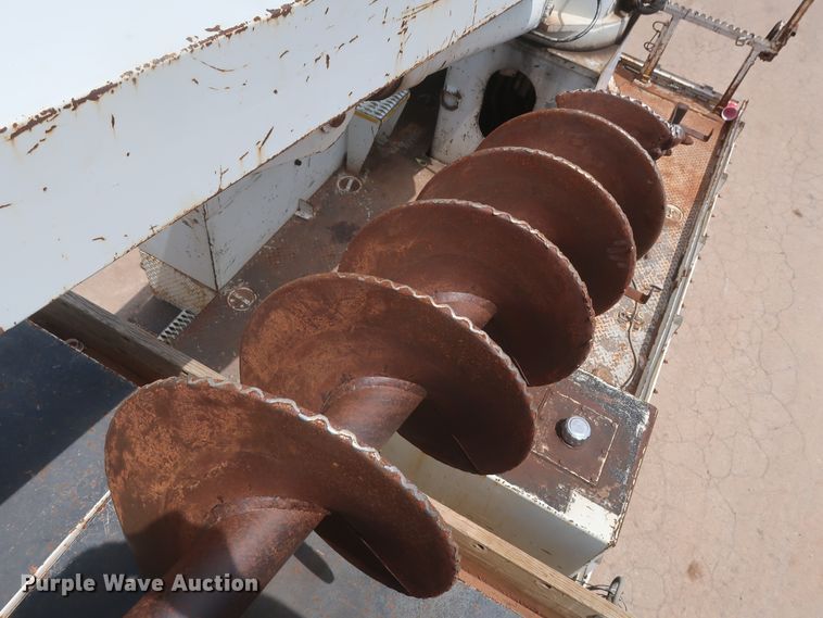 image for item HS9559 2003 International 7400  digger derrick truck