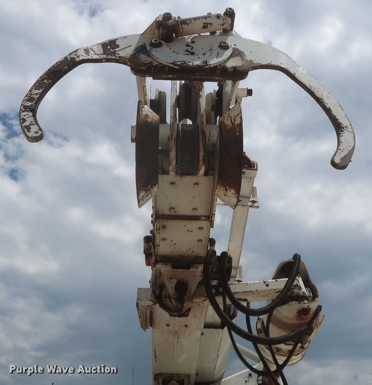 image for item HS9559 2003 International 7400  digger derrick truck