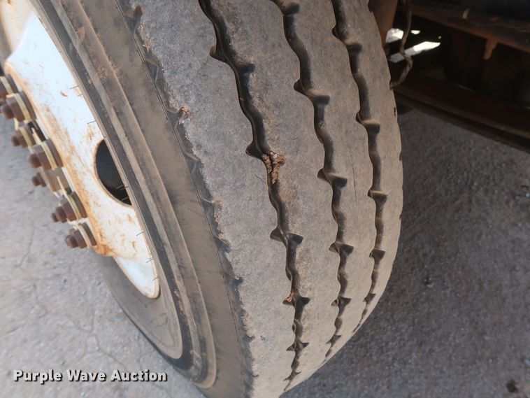 image for item HS9559 2003 International 7400  digger derrick truck