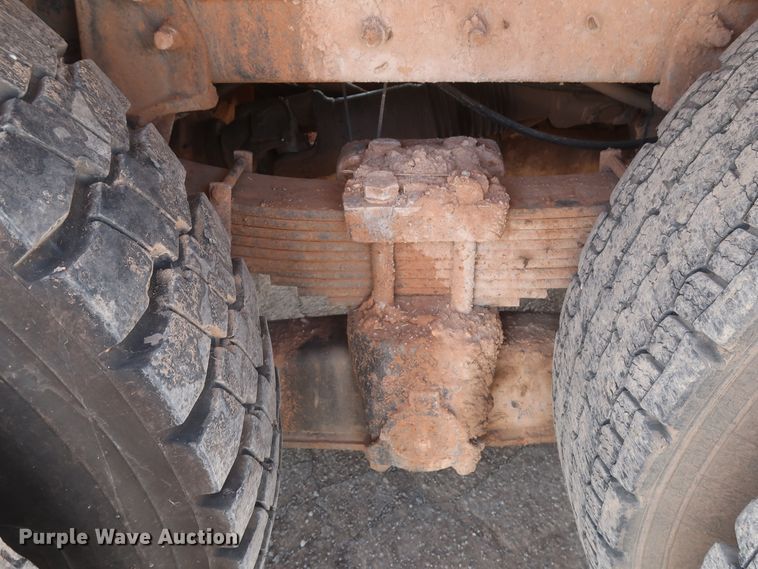 image for item HS9559 2003 International 7400  digger derrick truck