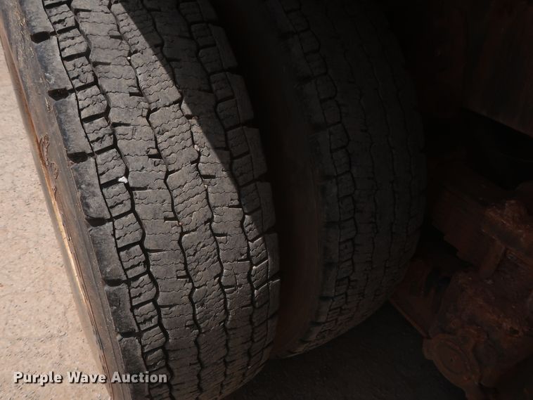 image for item HS9559 2003 International 7400  digger derrick truck