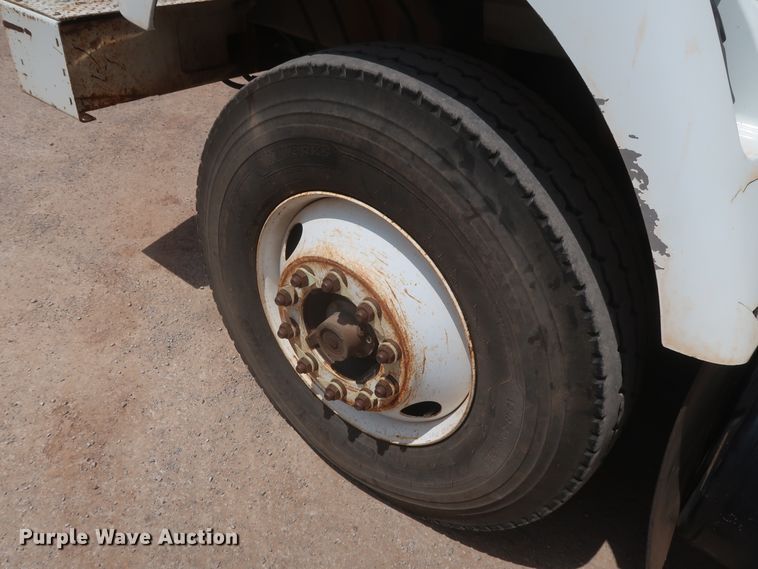 image for item HS9559 2003 International 7400  digger derrick truck