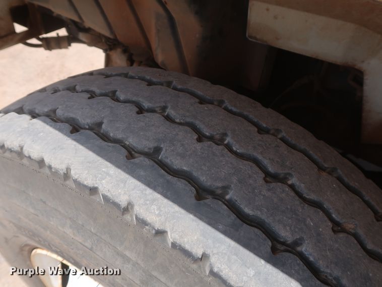 image for item HS9559 2003 International 7400  digger derrick truck