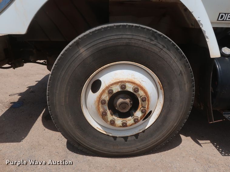 image for item HS9559 2003 International 7400  digger derrick truck