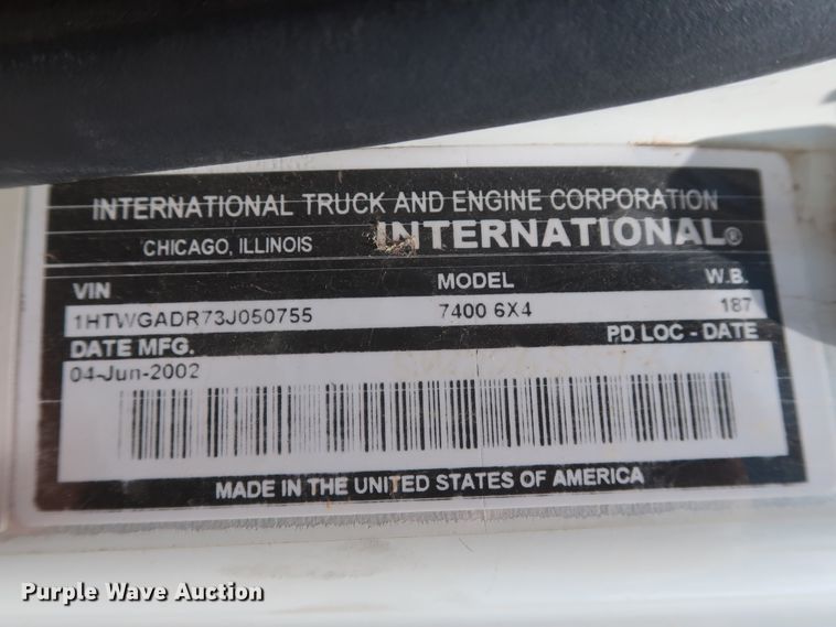 image for item HS9559 2003 International 7400  digger derrick truck