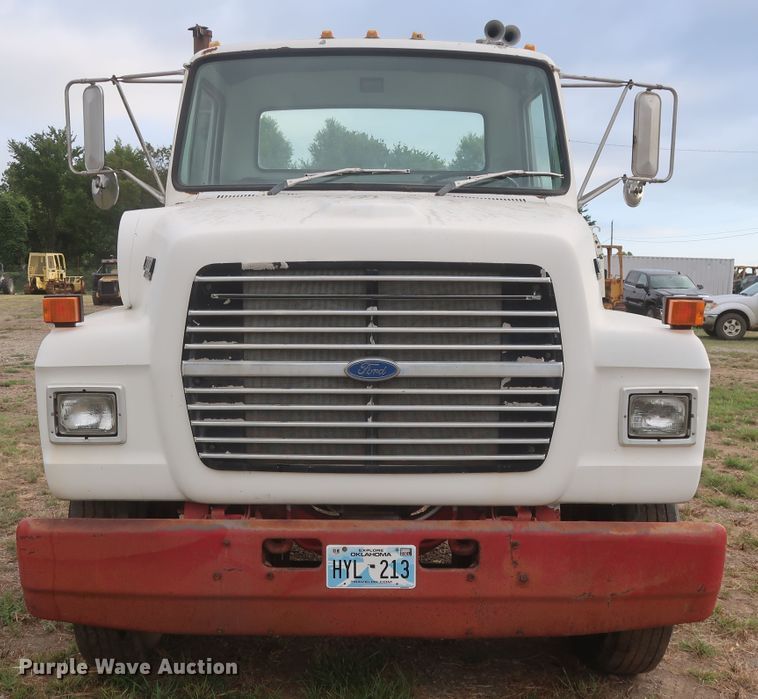 image for item HT9647 1988 Ford L7000  semi truck