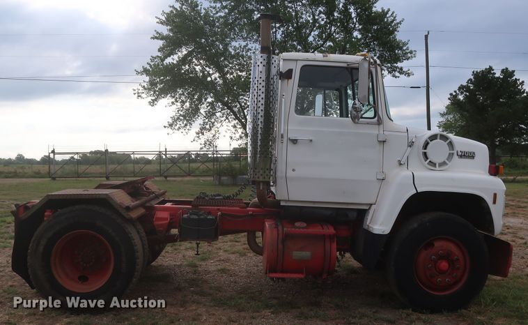 image for item HT9647 1988 Ford L7000  semi truck