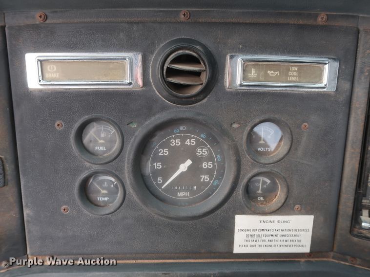 image for item HT9647 1988 Ford L7000  semi truck