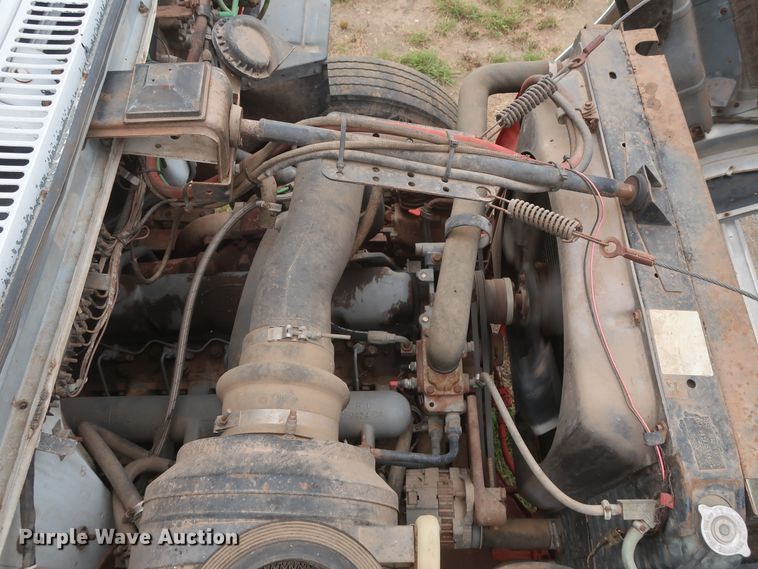 image for item HT9647 1988 Ford L7000  semi truck