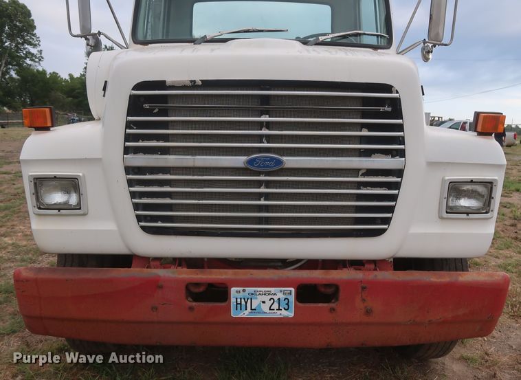 image for item HT9647 1988 Ford L7000  semi truck