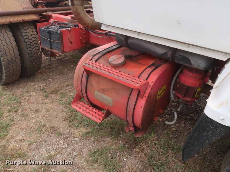 image for item HT9647 1988 Ford L7000  semi truck