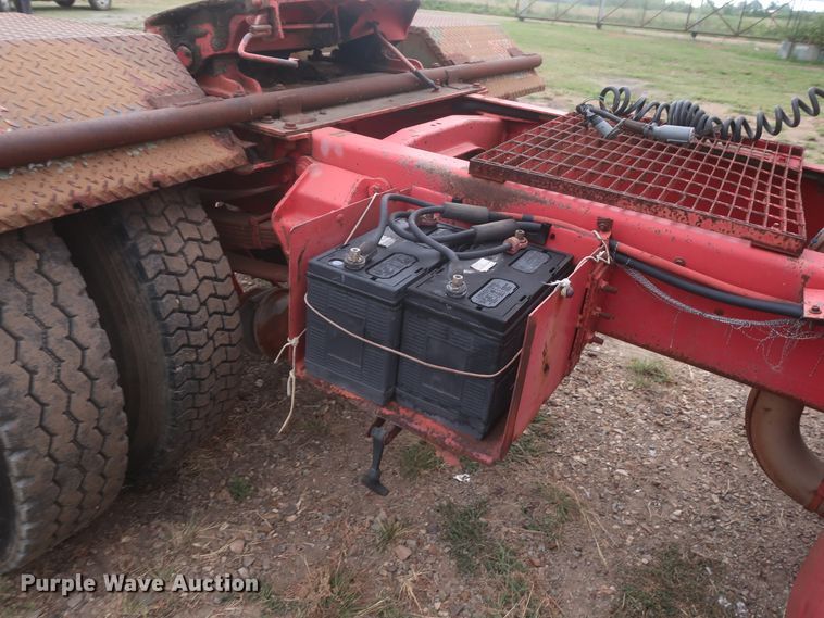 image for item HT9647 1988 Ford L7000  semi truck