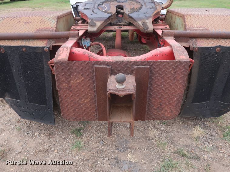 image for item HT9647 1988 Ford L7000  semi truck