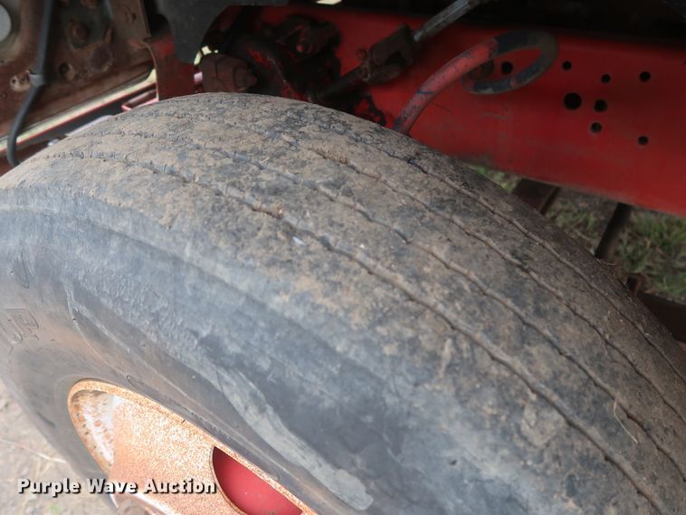 image for item HT9647 1988 Ford L7000  semi truck